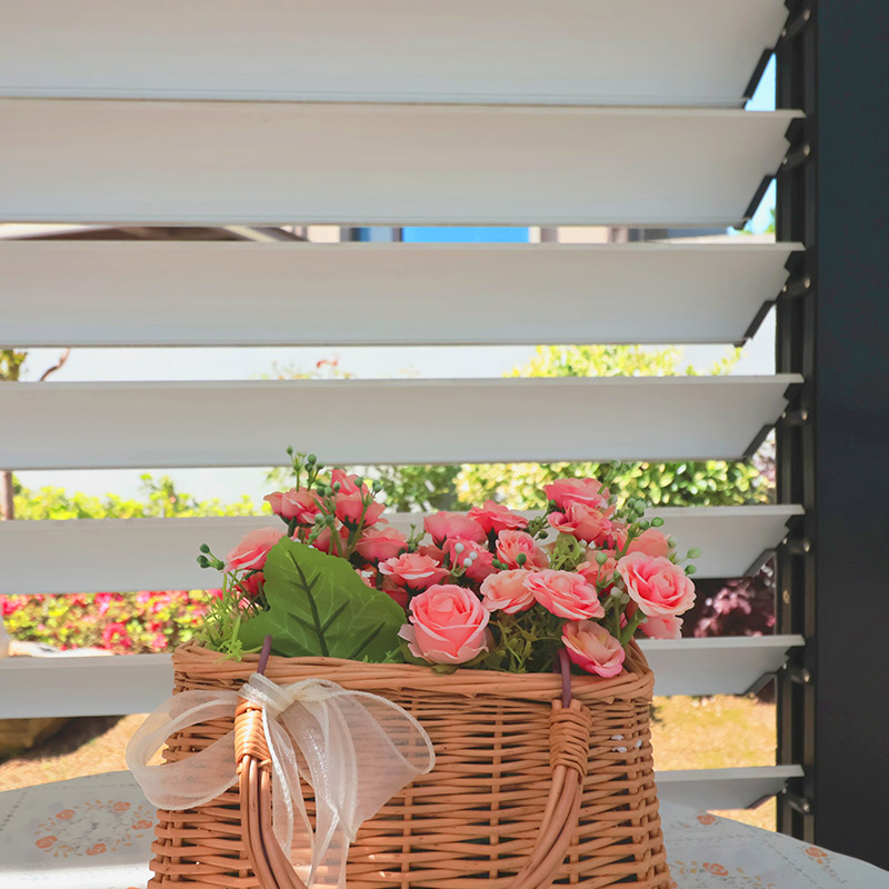 Electric aluminum pergola with side louvers